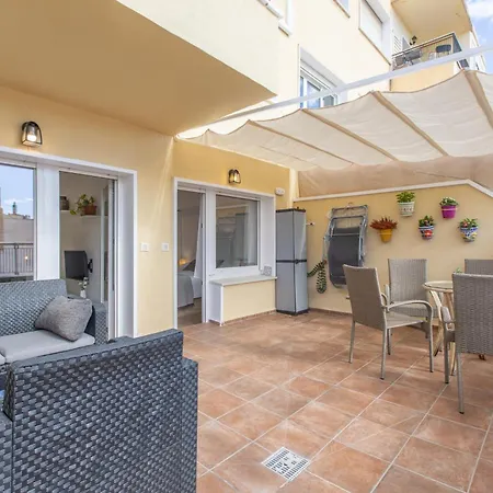 Homely San Juan De Letran Con Terraza Appartamento